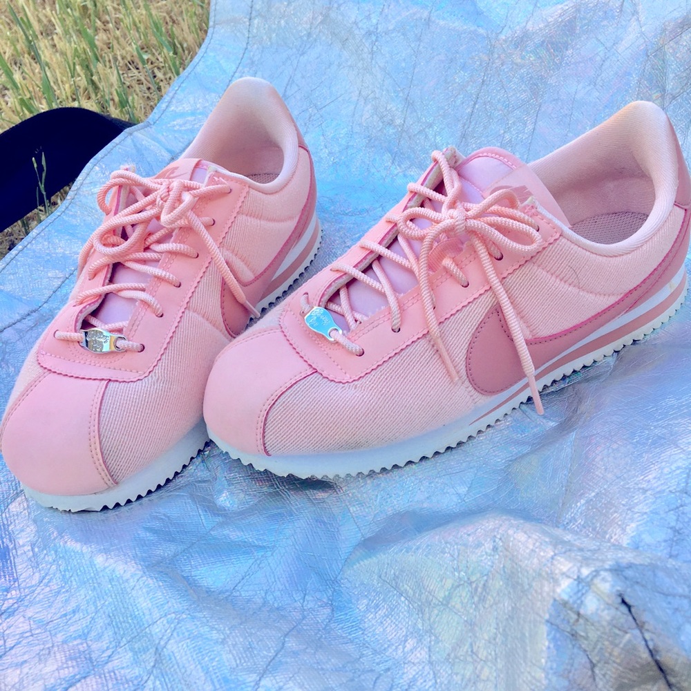 Pink Nike’s